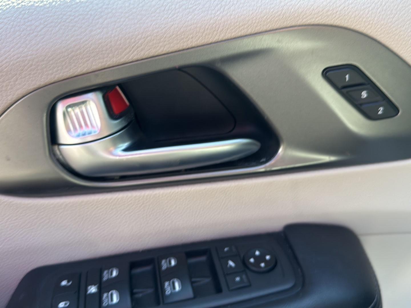 Used 2019 Gy Chrysler  image 8