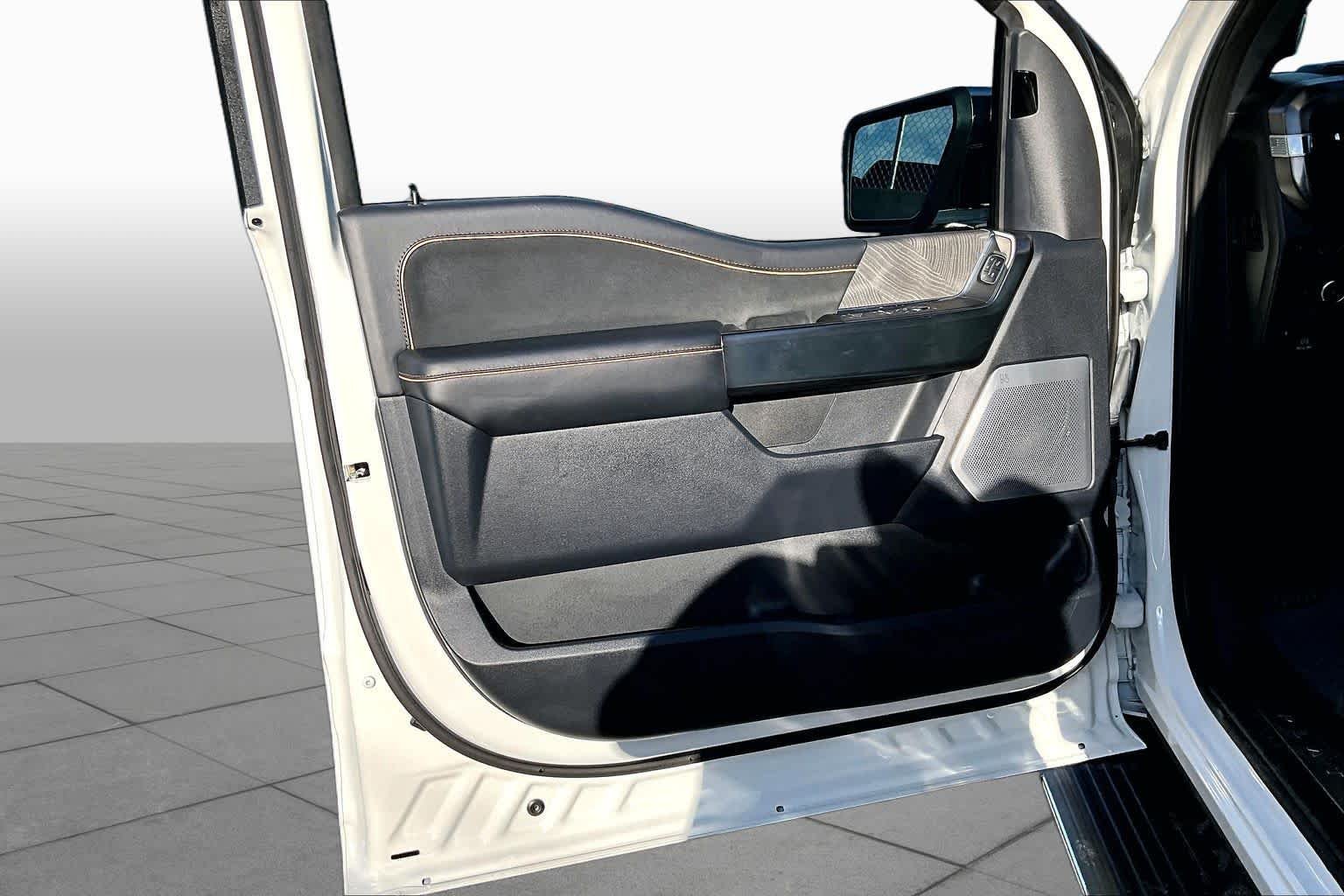 Used 2023 Star White Metallic Tri-Coat Ford Platinum image 23