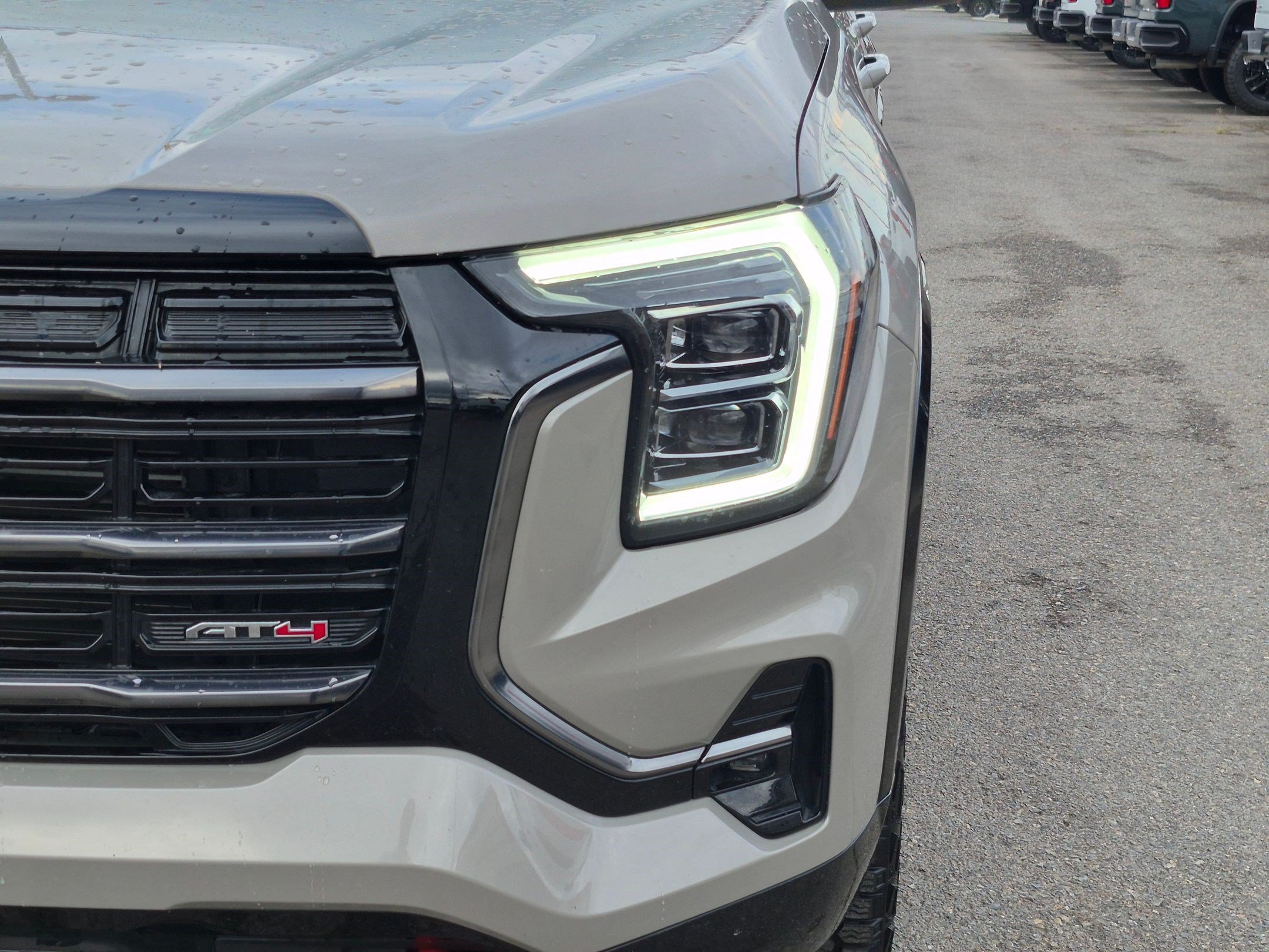 Used 2026 Riverstone Metallic GMC AWD AT4 image 10