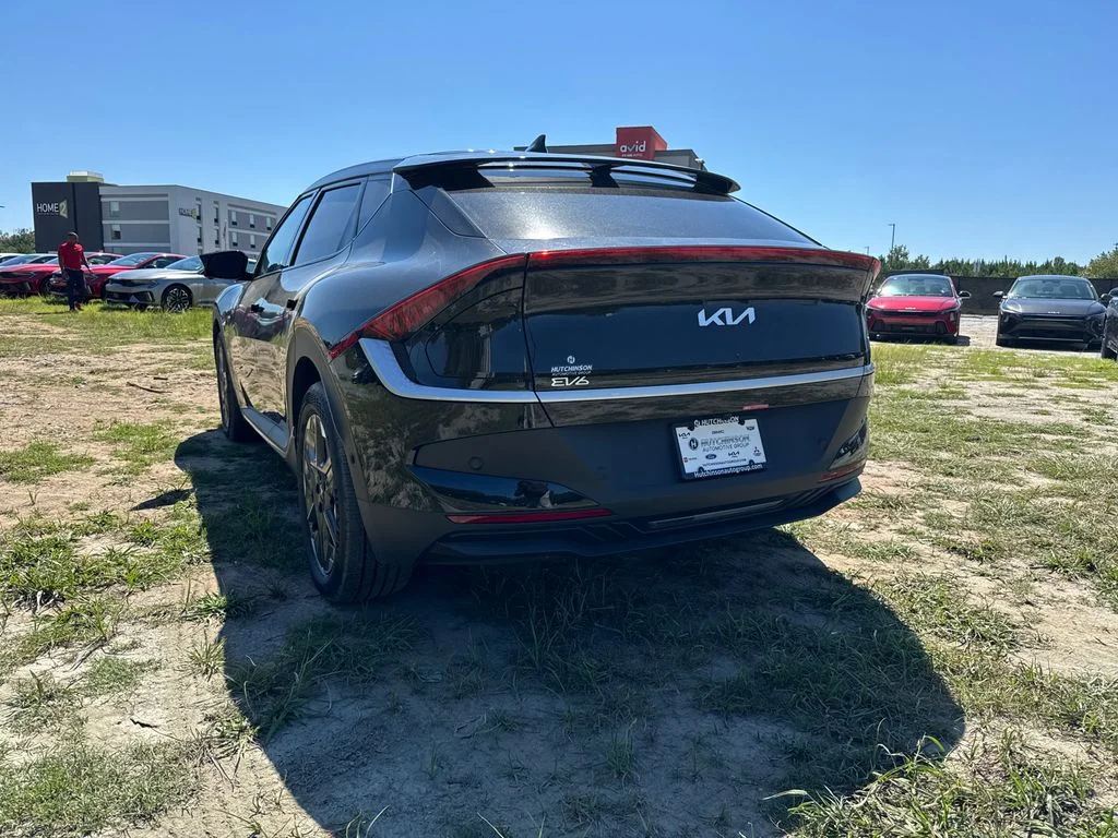New 2025 Black Kia Light image 5