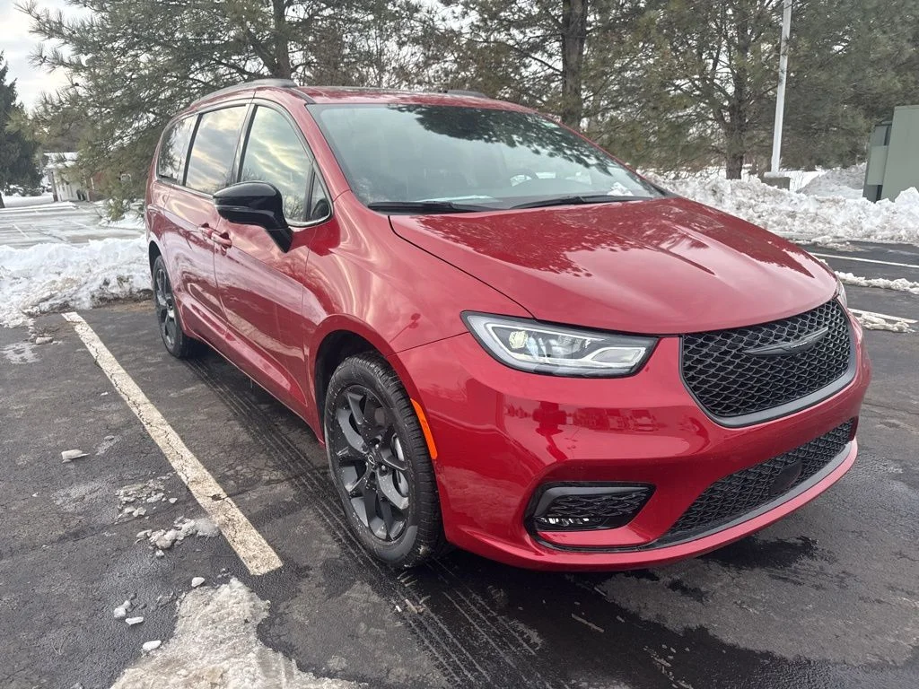 New 2026 Red Hot Pearl-Coat Exterior Paint Chrysler Limited image 12