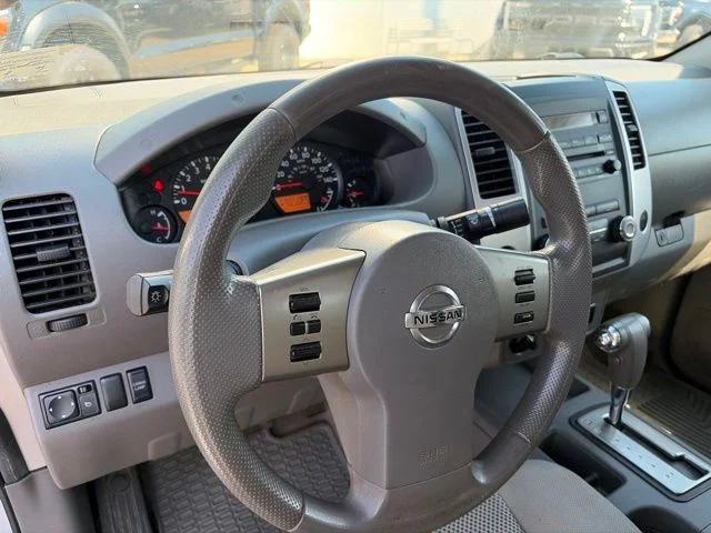 Used 2012 Silver Nissan SV image 27