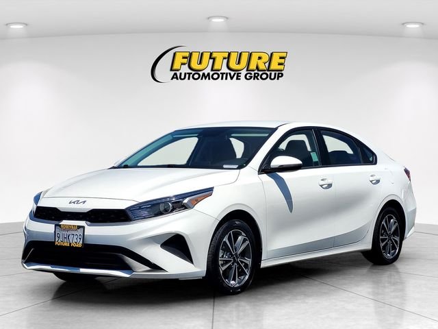 Used 2023 White Kia LXS image 8