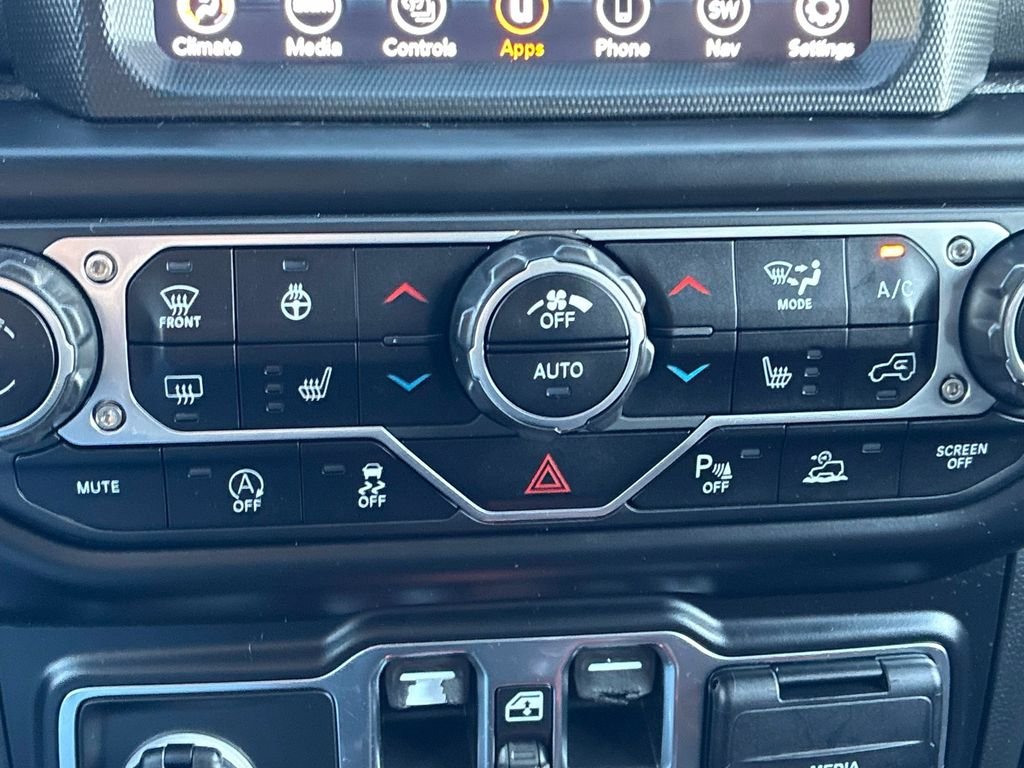 Used 2021  Jeep Overland image 29