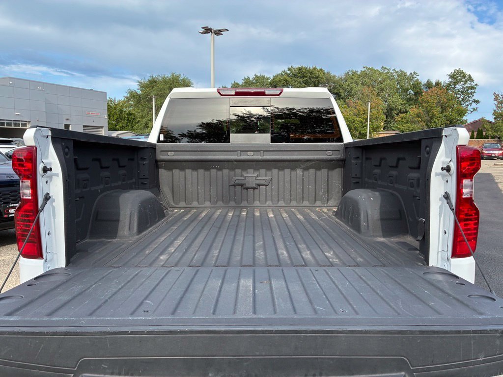 Used 2025 White Chevrolet LT image 26