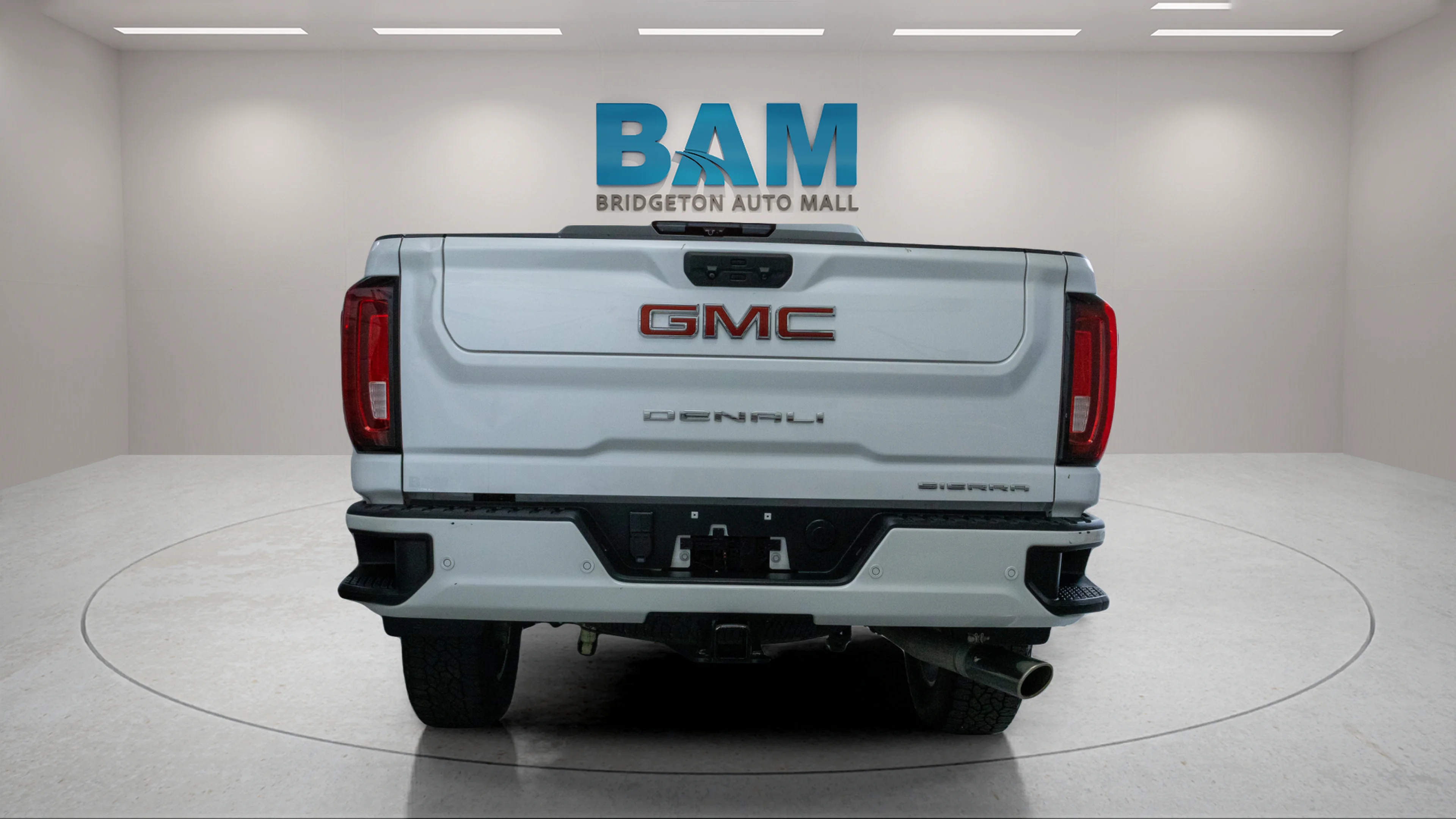 Used 2021 White Frost Tricoat GMC Denali image 6