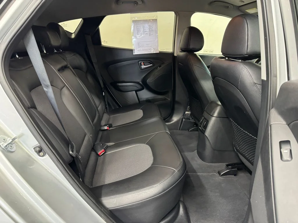 Used 2014 Silver Hyundai SE image 28