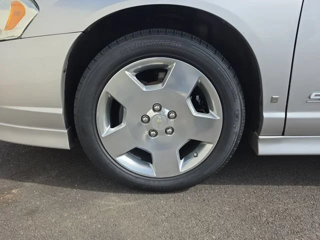Used 2006 Silverstone Metallic Chevrolet SS image 21