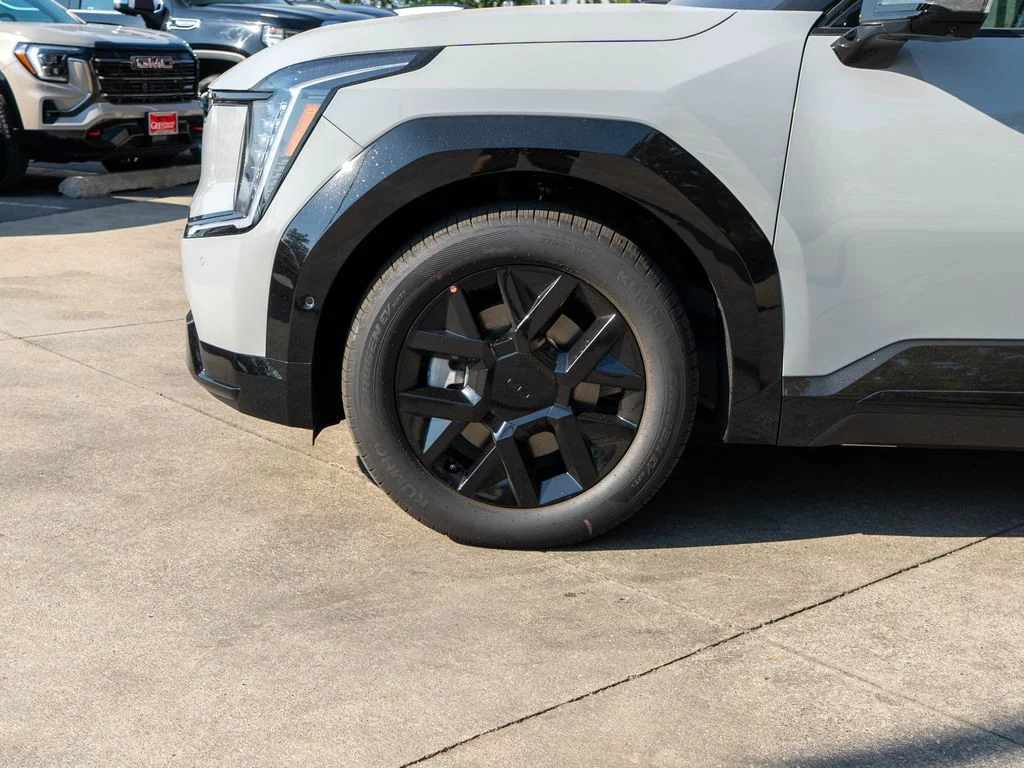 New 2026 Wolf Gray Kia Land AWD image 34