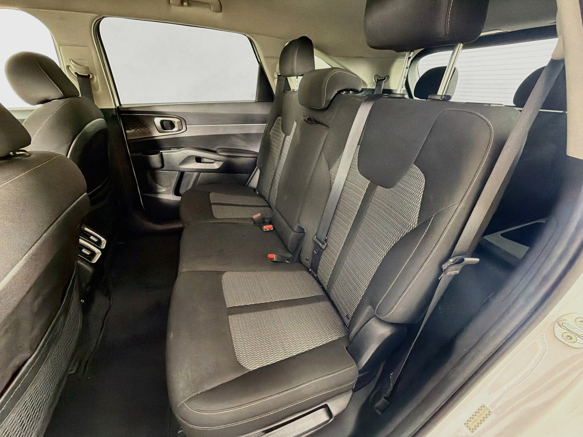 2021 Kia Sorento LX - Photo 22