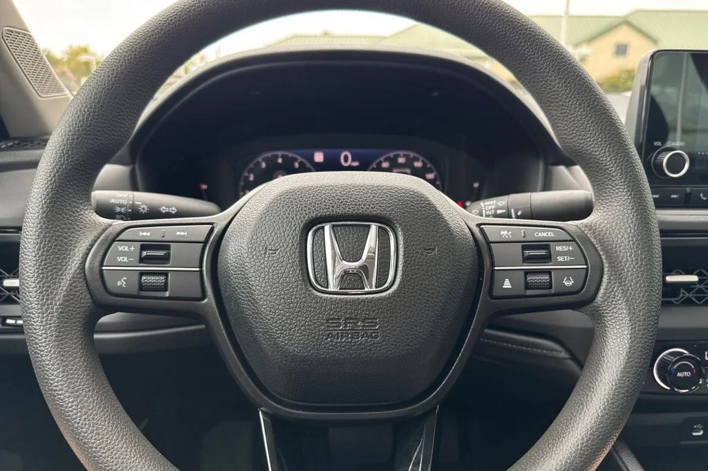 Used 2025  Honda SE image 24