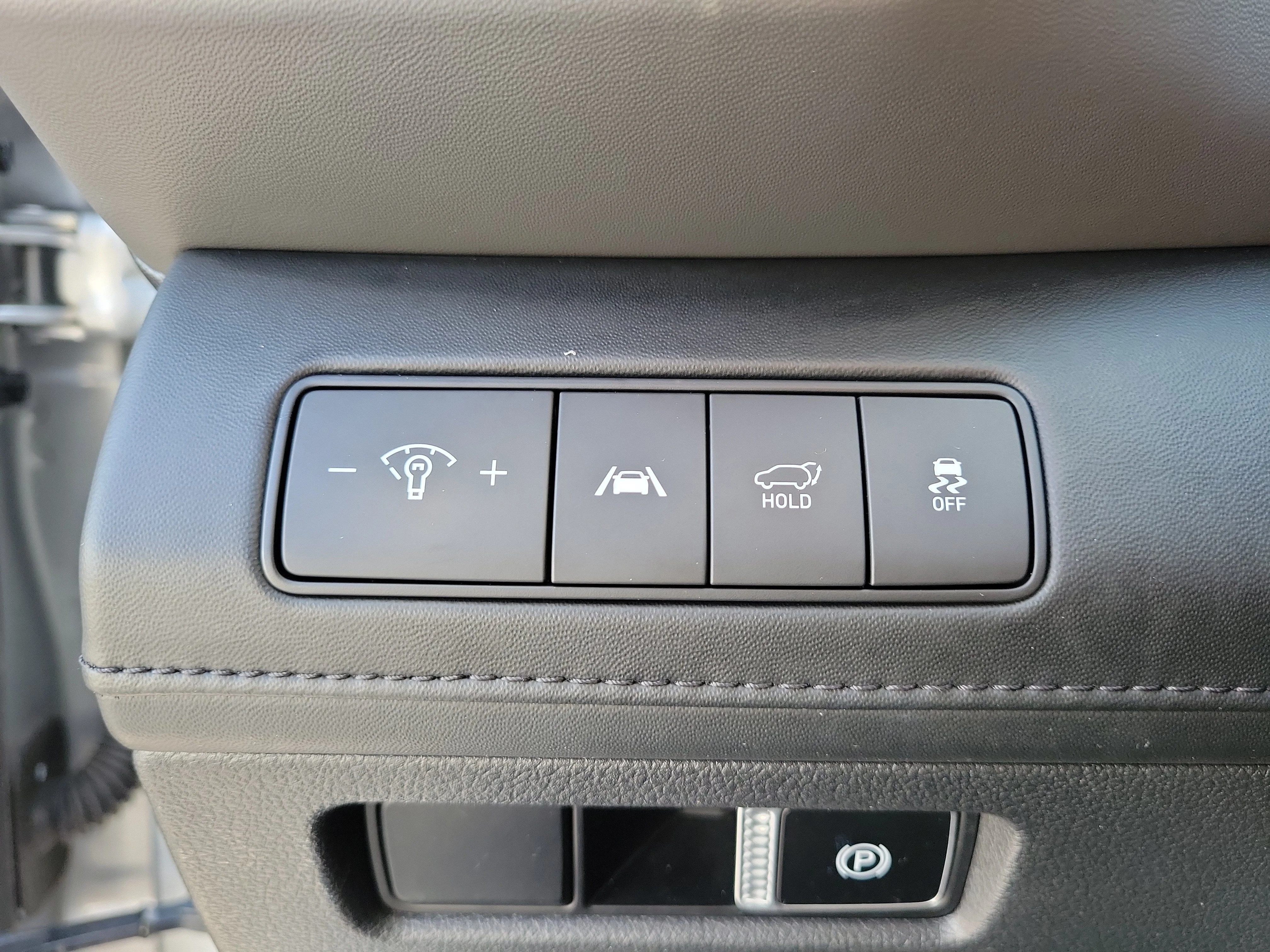 Used 2021 Shimmering Silver Hyundai SEL image 21