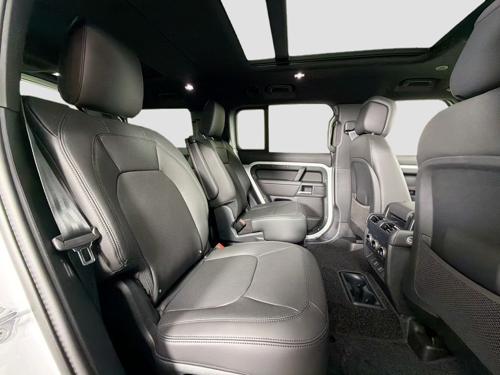 New 2026 Fuji White Land Rover X-Dynamic SE image 29