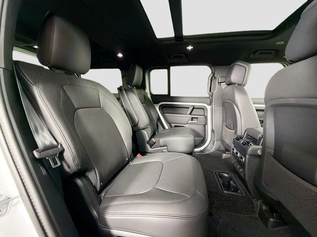 New 2026 Fuji White Land Rover X-Dynamic SE image 29