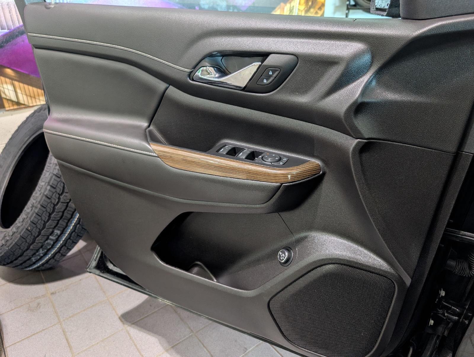 Used 2023 Ebony Twilight Metallic GMC SLE image 18