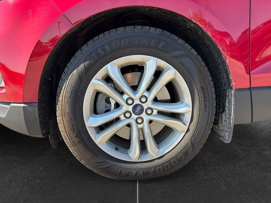 Used 2020 Red Ford SEL image 9