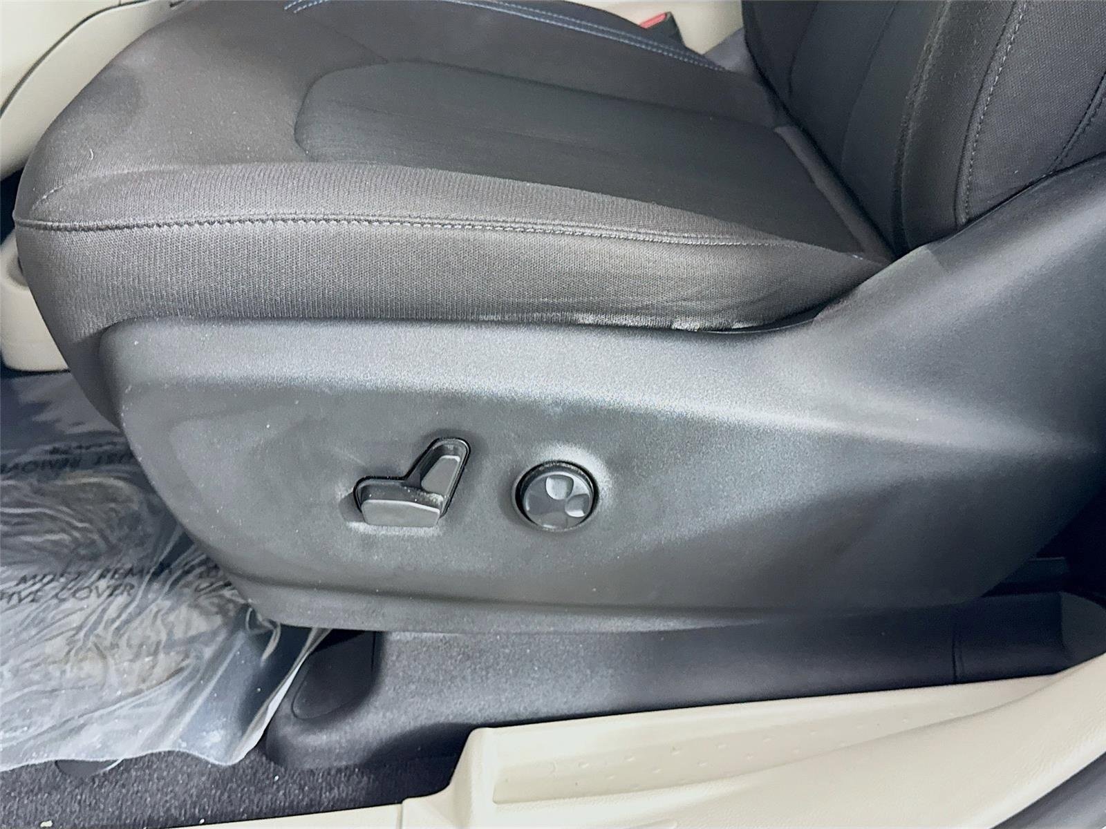 Used 2021 Bright White Clearcoat Chrysler Touring image 19