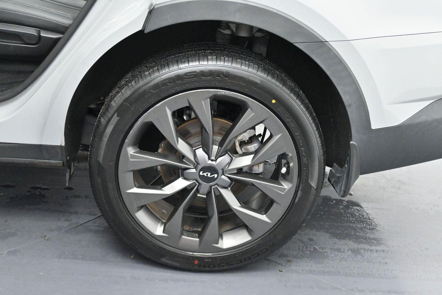 Used 2023 Wolf Gray Kia X-Line SX Prestige image 43