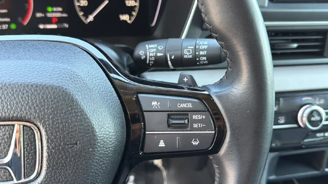 Used 2025 White Honda EX-L image 23