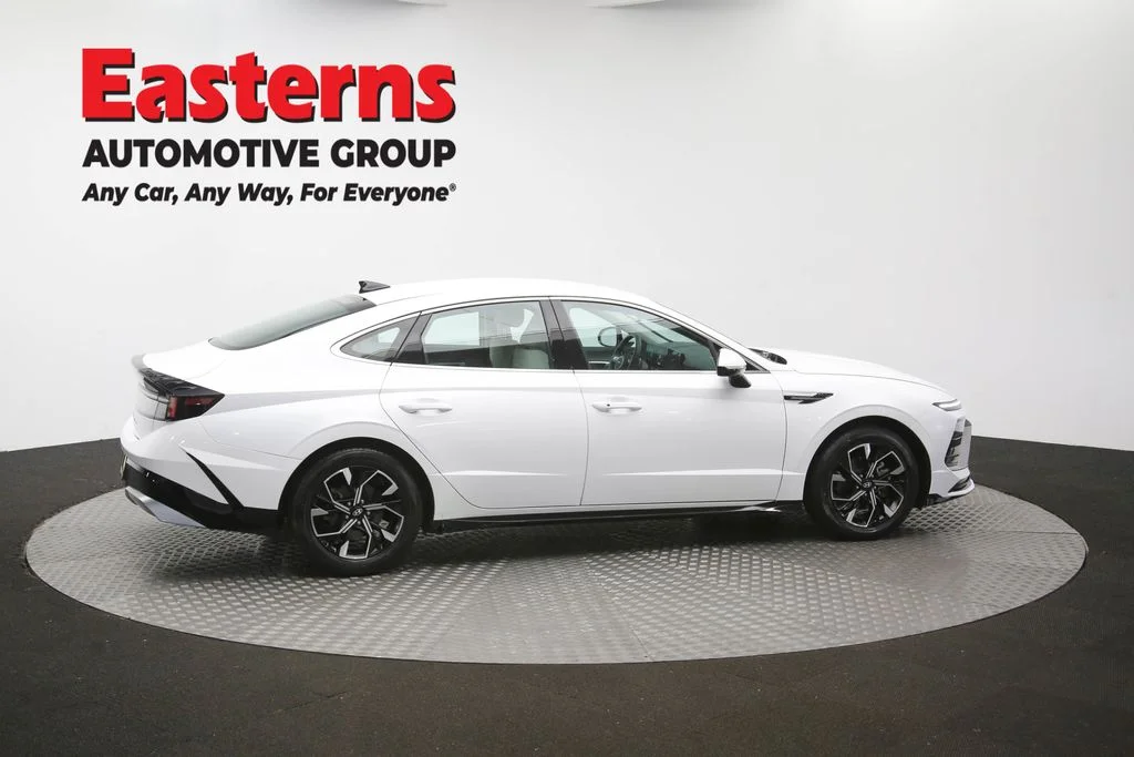 Used 2024 White Hyundai SEL image 43