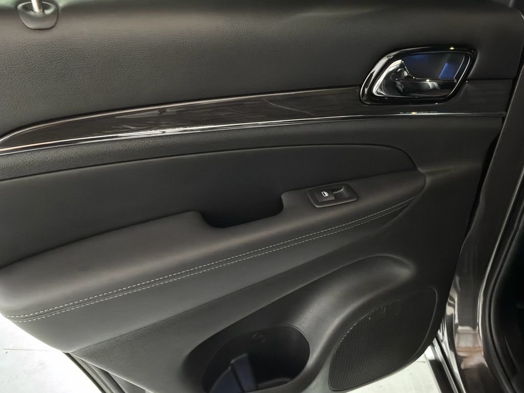 2020 Jeep Grand Cherokee Overland - Photo 13