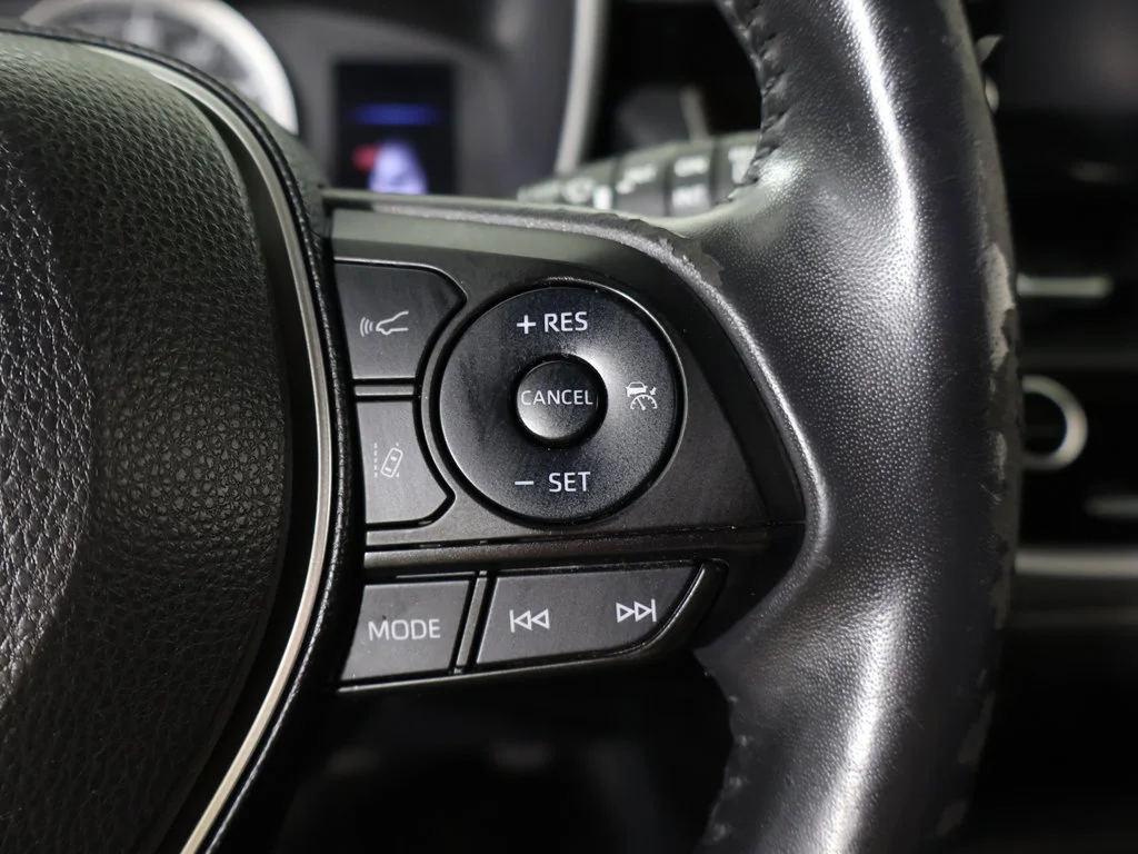 Used 2019 White Toyota SE image 37