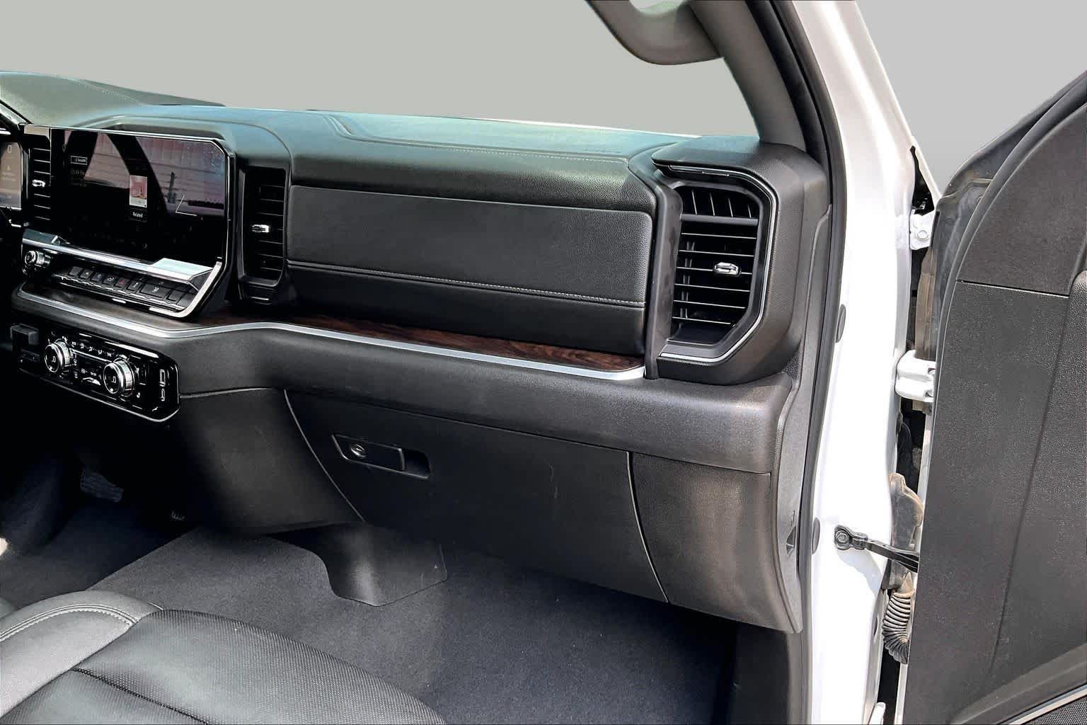 Used 2025 Summit White GMC SLT image 19