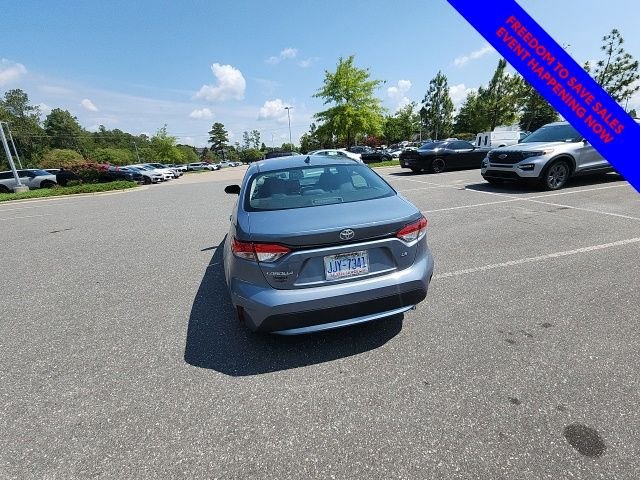 Used 2020 Blue Toyota LE image 10
