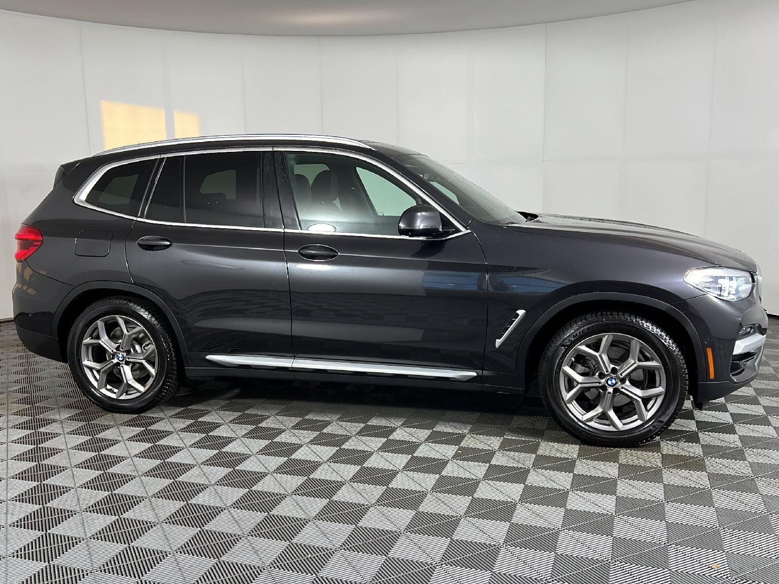 Used 2021 Dark Graphite Metallic BMW xDrive30i image 2