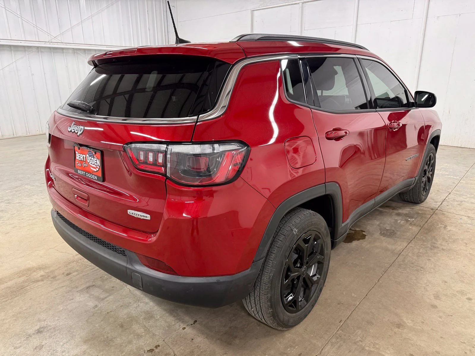 Used 2025 Red Jeep Latitude image 5