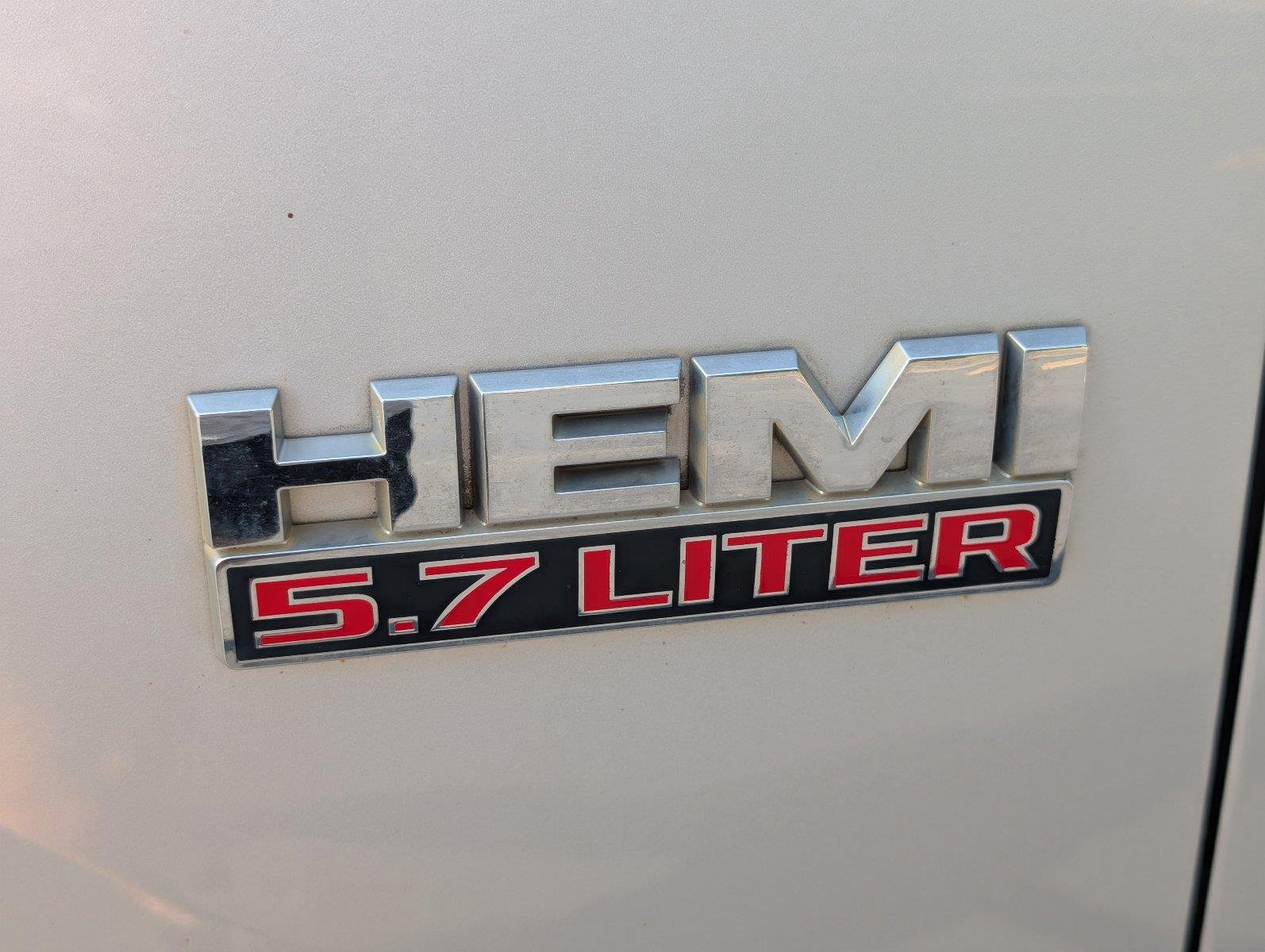 Used 2013 Bright Silver Metallic Ram Express image 35