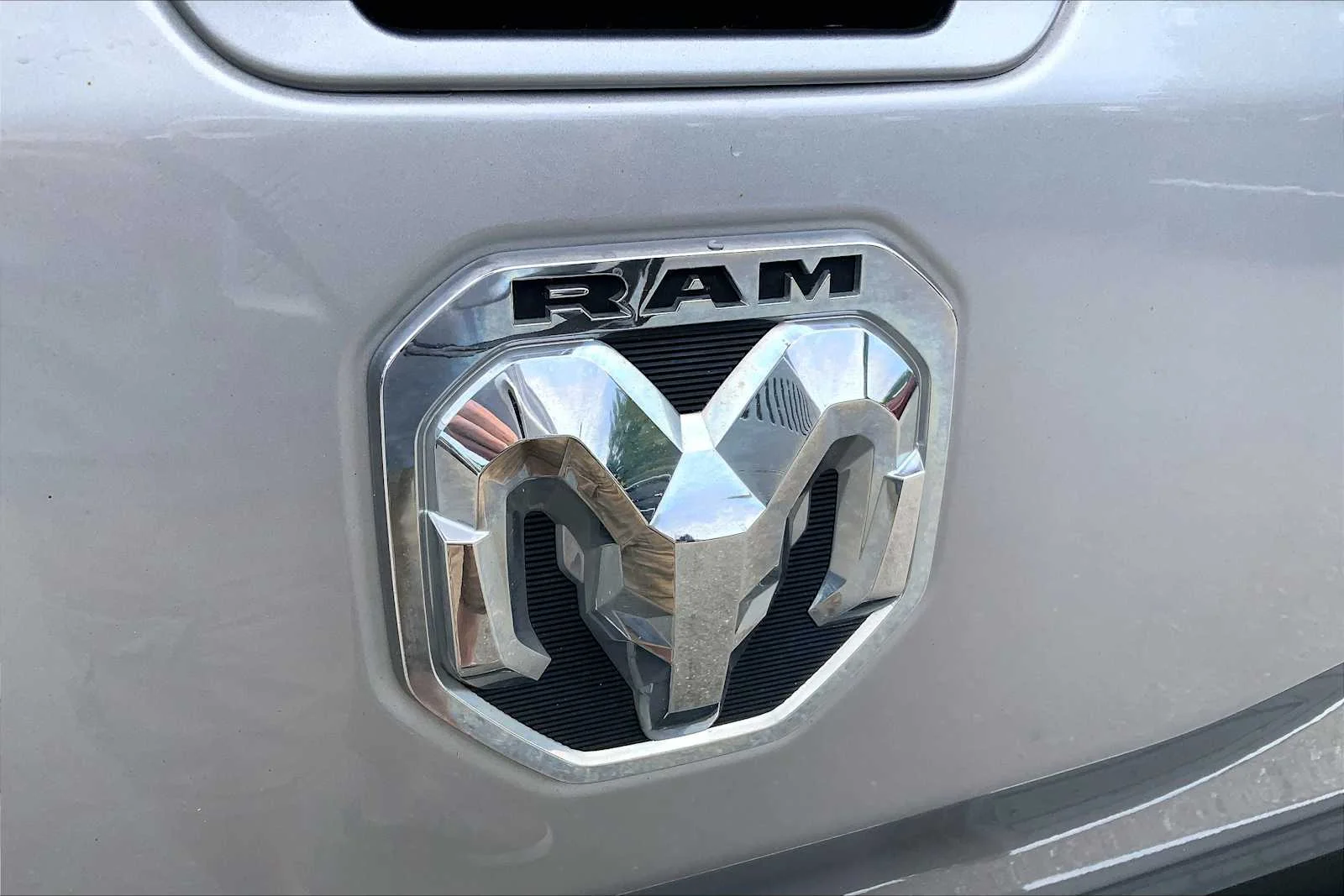 Used 2019 Billet Silver Metallic Clearcoat Ram Laramie image 31