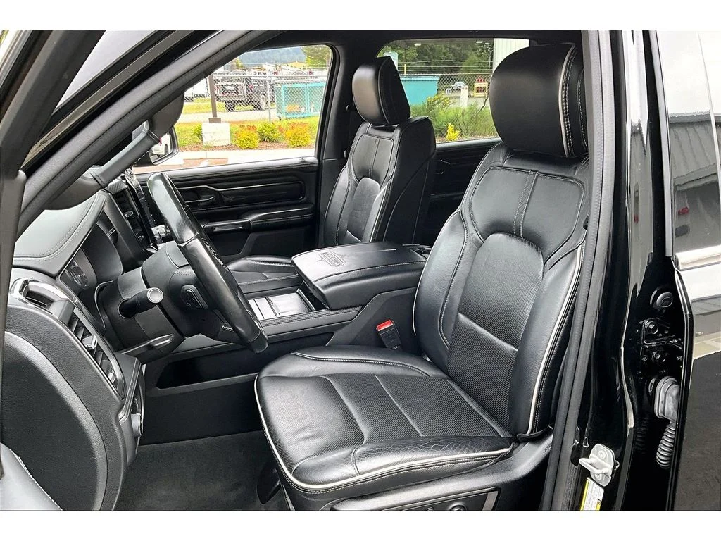 Used 2022 Diamond Black Crystal Pearlcoat Ram Limited image 24