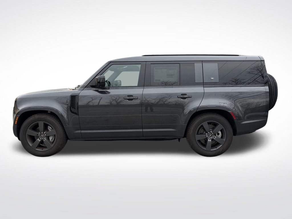 Used 2024 Gray Land Rover S image 5