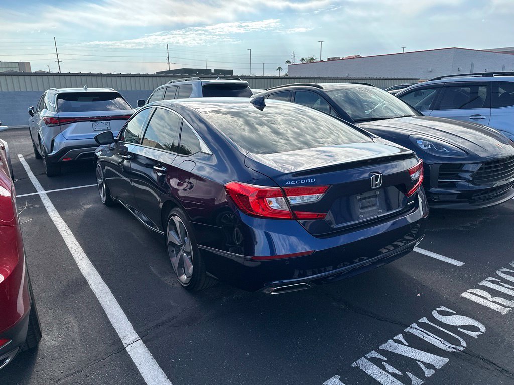 Used 2018 Blue Honda Touring image 4
