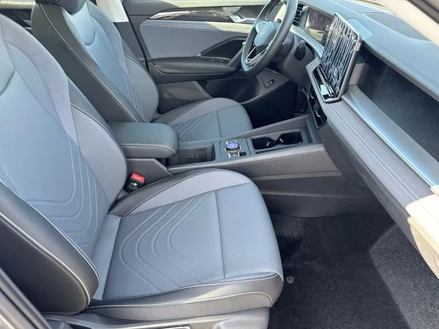 New 2026 Platinum Gray Metallic Volkswagen 2.0T SE image 18