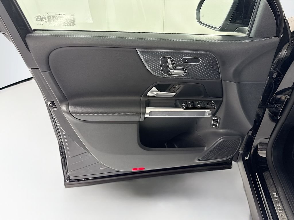 Used 2025 Night Black Mercedes-Benz GLB 250 image 24
