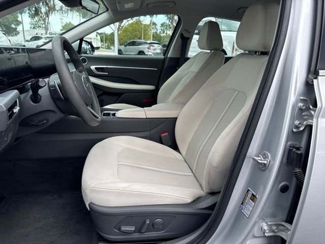 Used 2025 Silver Hyundai SEL image 18