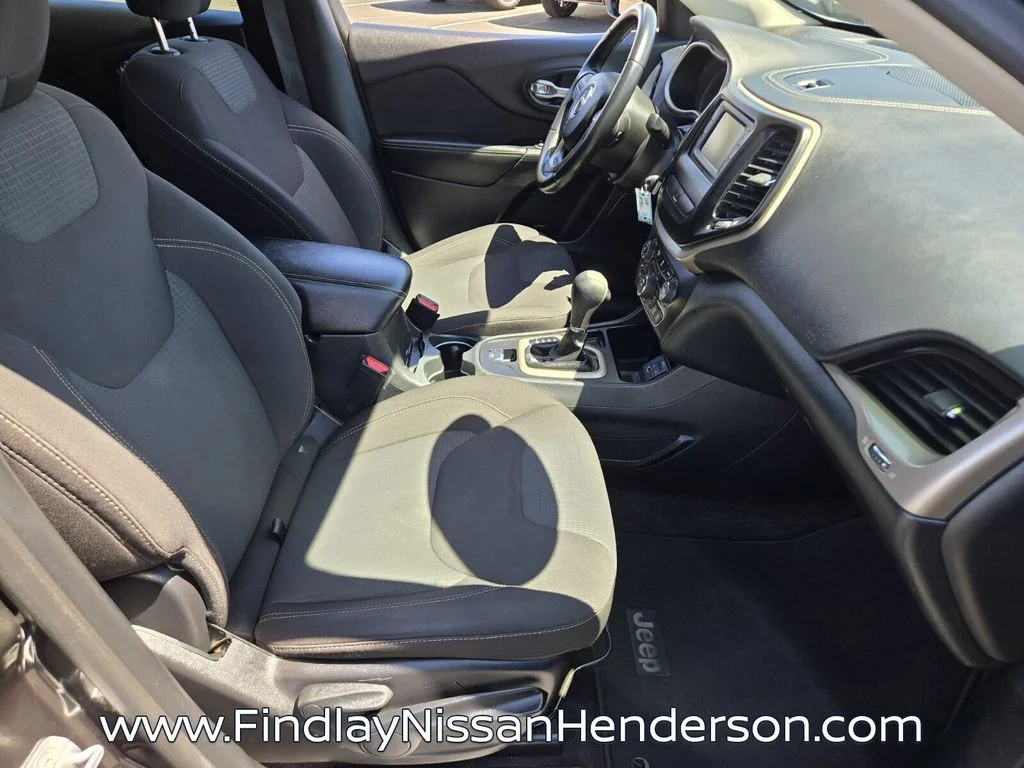 Used 2016 Black Jeep Latitude image 16