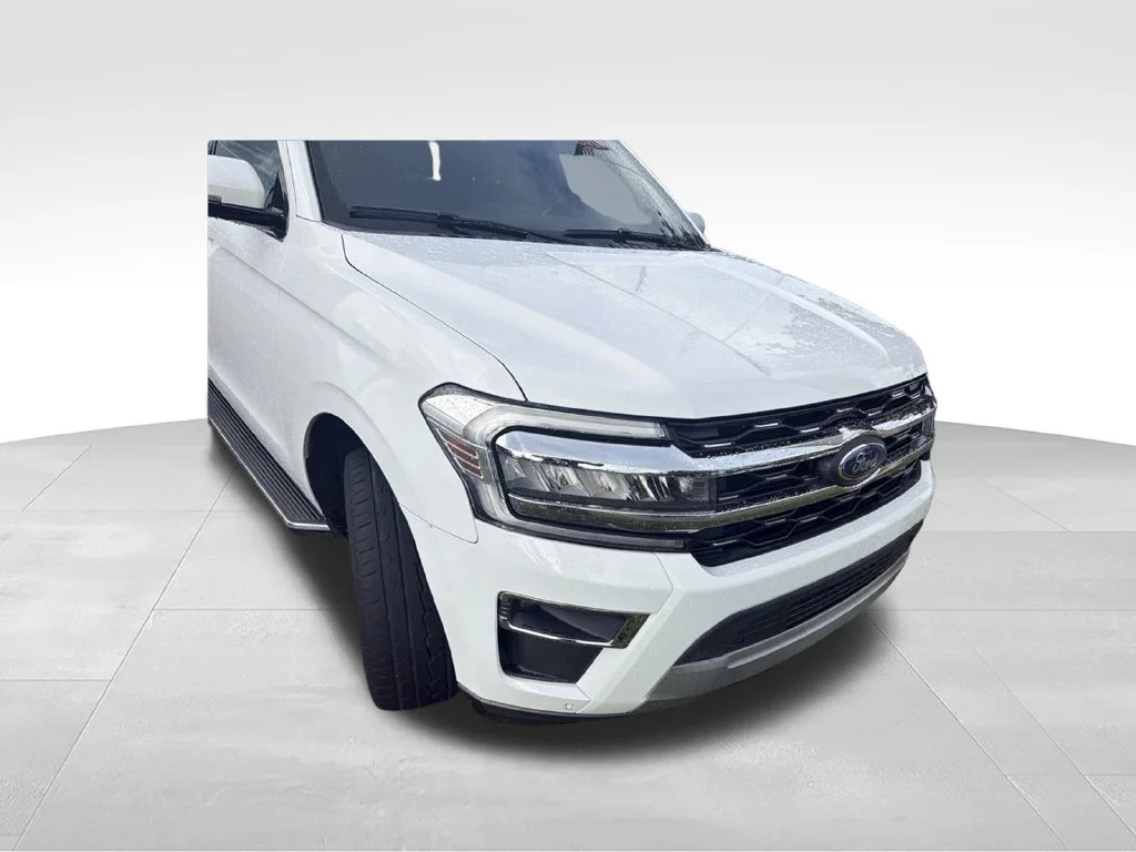 Used 2022 White Ford Limited image 4
