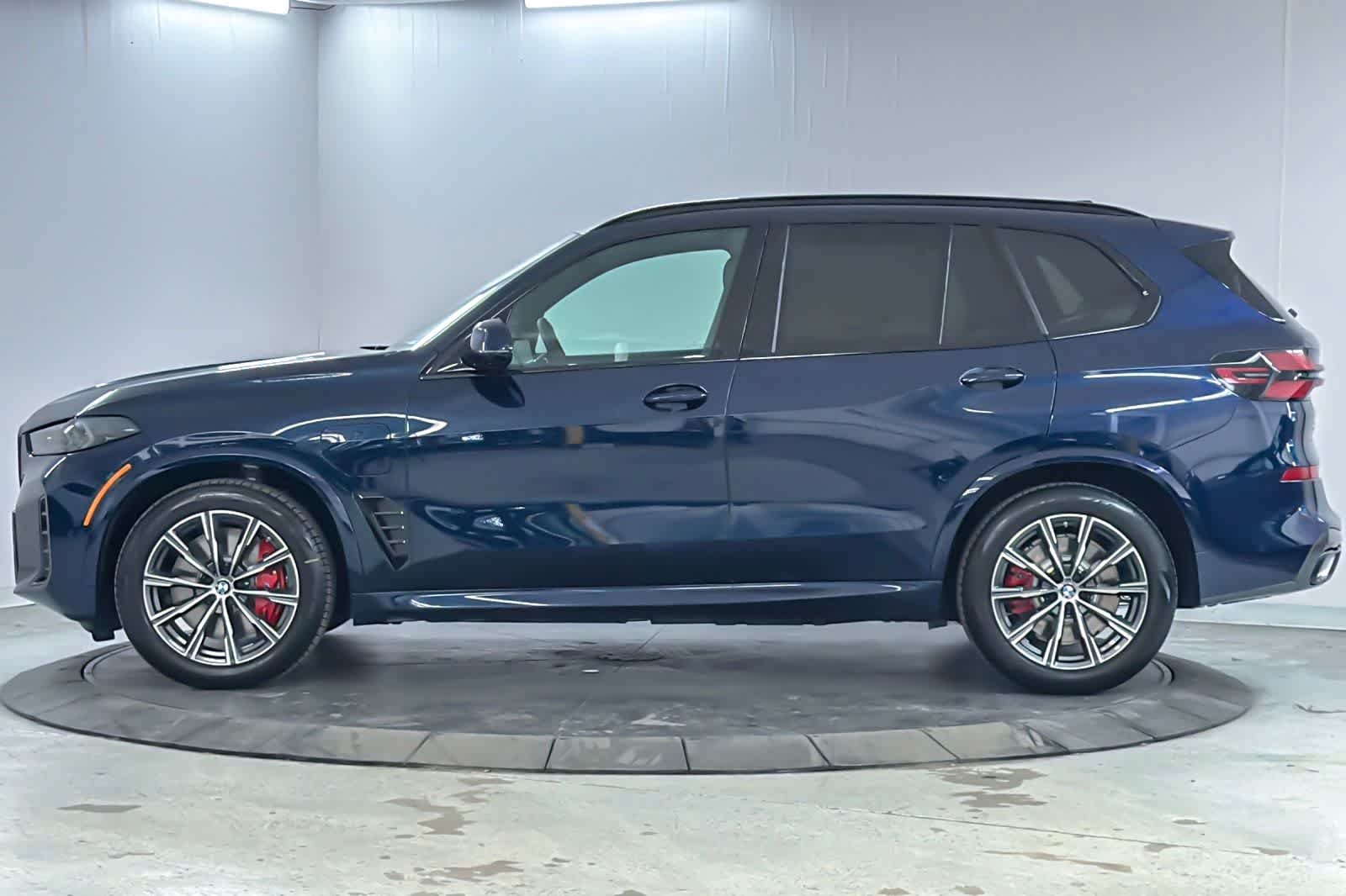 New 2026 Tanzanite Blue II Metallic BMW xDrive50e image 5