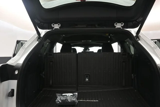 New 2026 Wind Chill Pearl <sup>1</sup> Toyota  XSE image 13