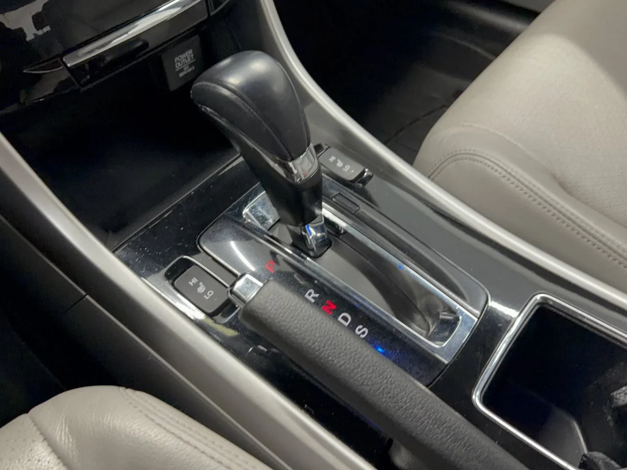 Used 2016 Lunar Silver Metallic Honda EX-L image 21