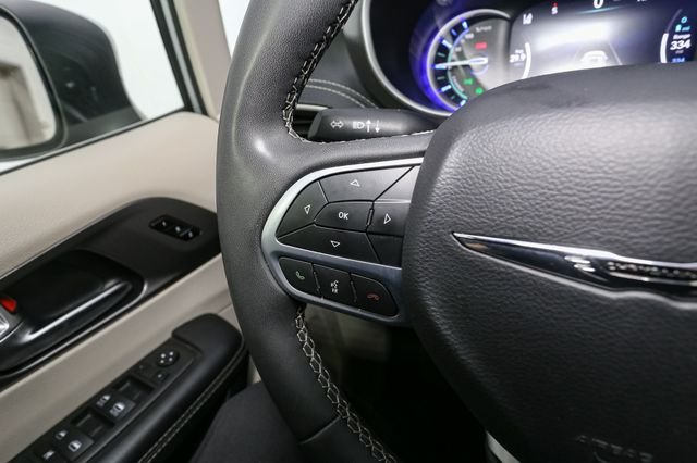 Used 2023 Silver Chrysler Touring L image 32