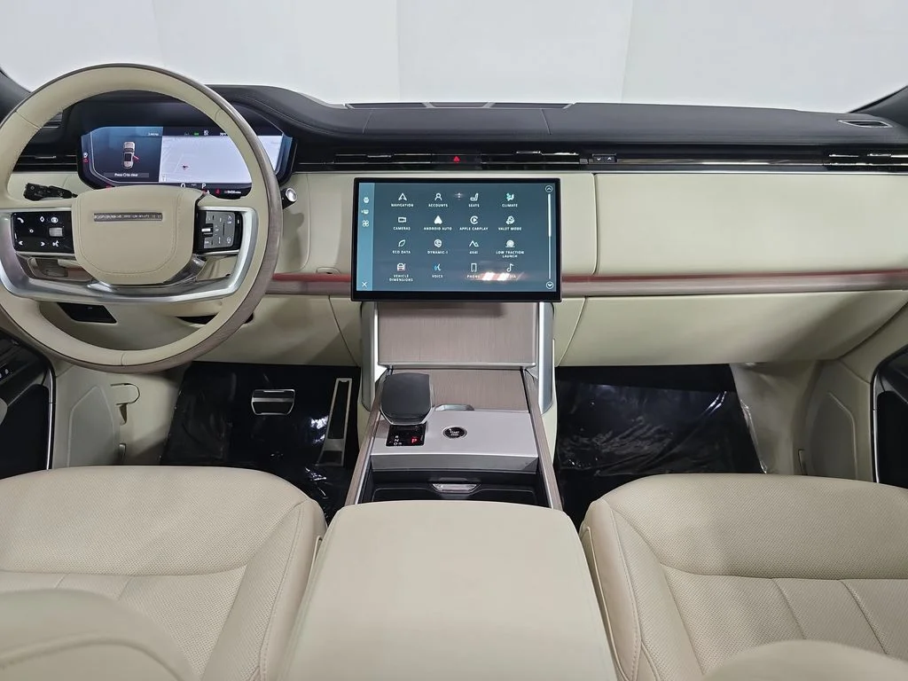 Used 2025  Land Rover SE image 13