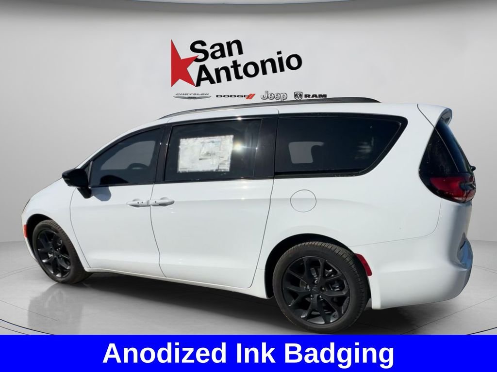 New 2027 Bright White Clear-Coat Exterior Paint Chrysler Limited image 10