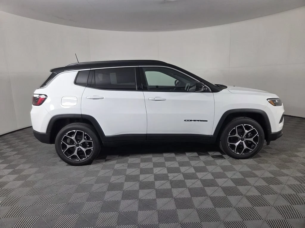 New 2026 Bright White Clear-Coat Exterior Paint Jeep Limited image 5