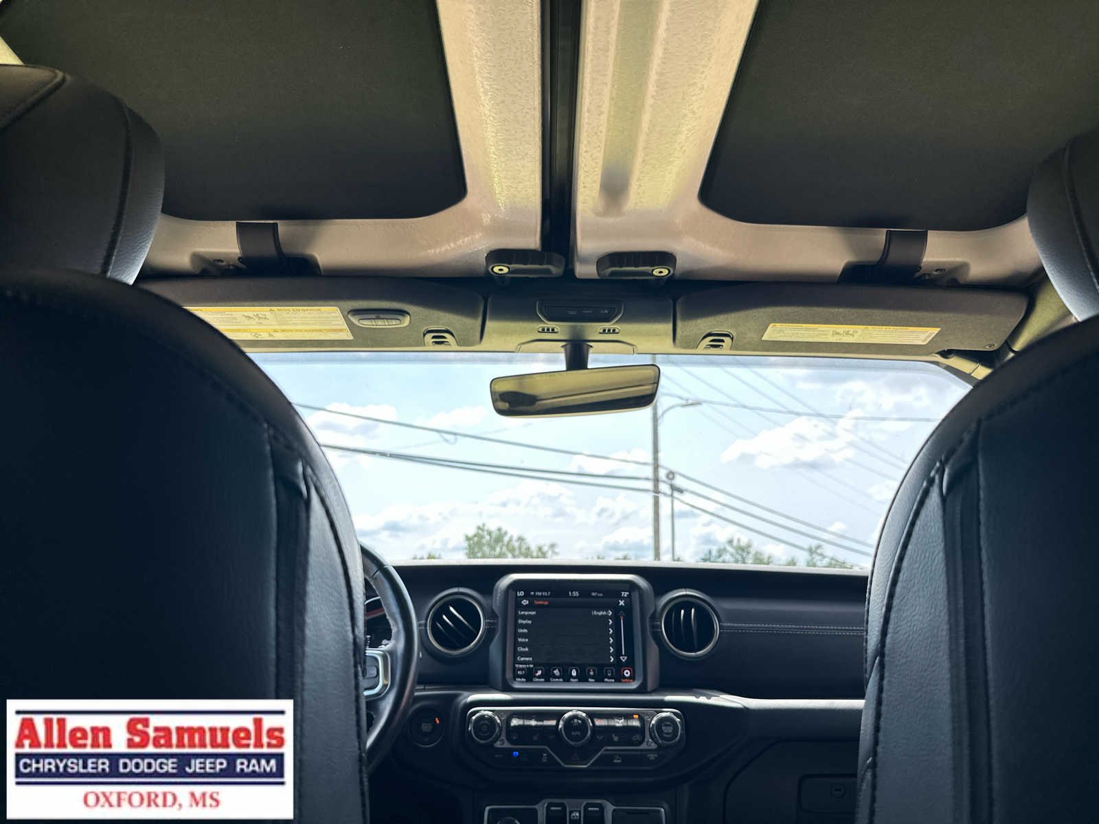 Used 2022 High Velocity Clearcoat Jeep Unlimited Sahara image 34
