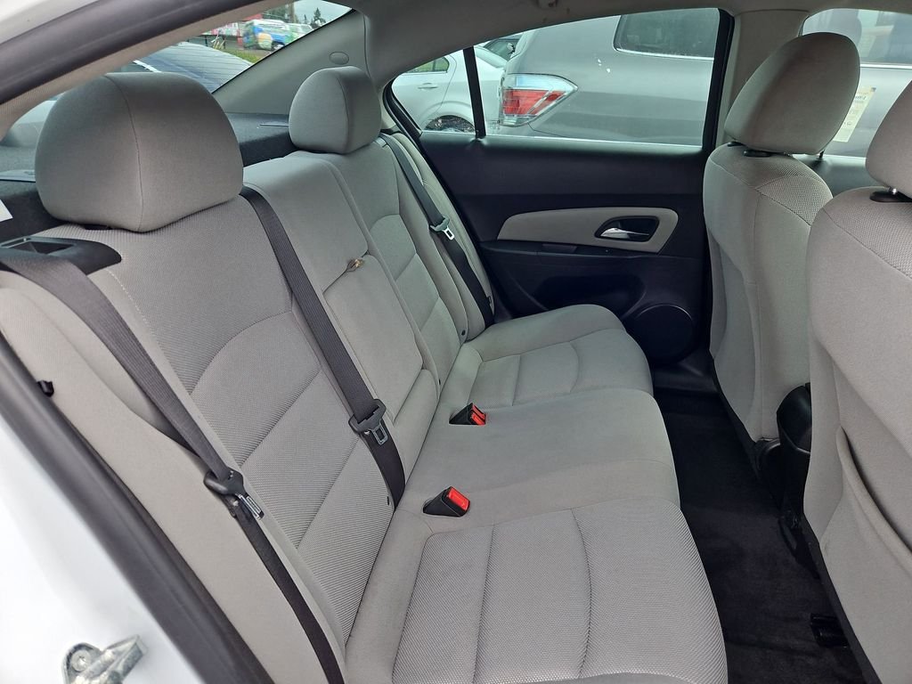Used 2015 Summit White Chevrolet 1LT image 27