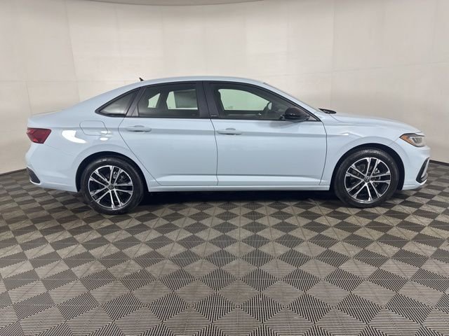 New 2026  Volkswagen 1.5T Sport image 2